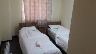 Отель Lux Hotel Кадамжай Frunze Двухместный номер с 2 отдельными кроватями-1